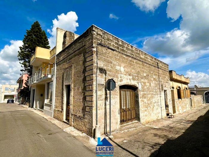 Casa con 6 locali in vendita in Via Armando Diaz, Collepasso