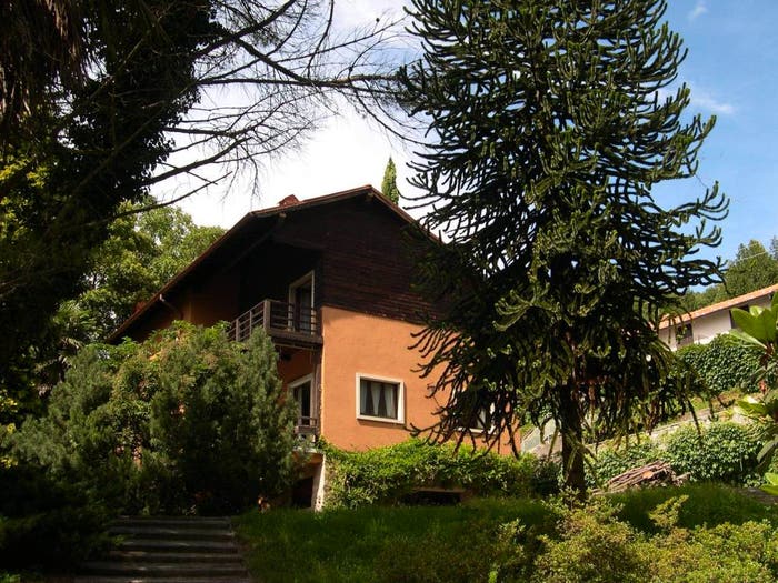 Casa con 6 locali in vendita in Maccagno con Pino e Veddasca