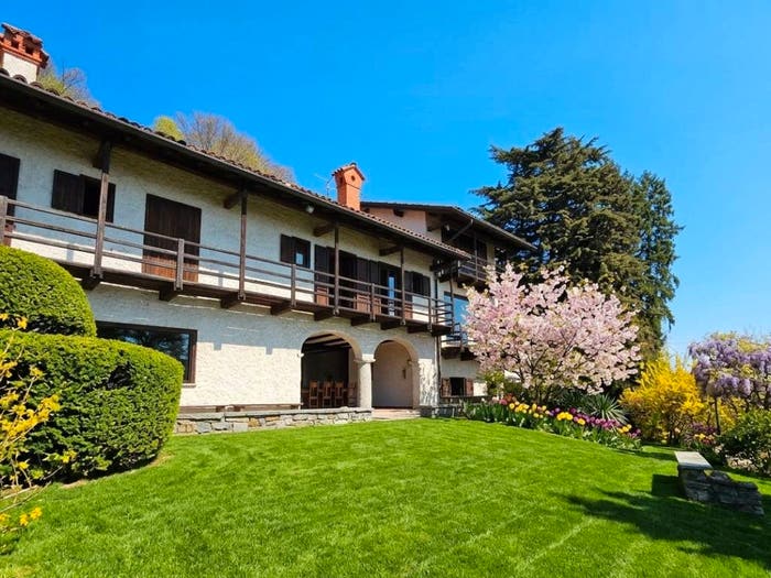 Casa con 6 locali in vendita in Case Sparse Del Boschi, Nebbiuno