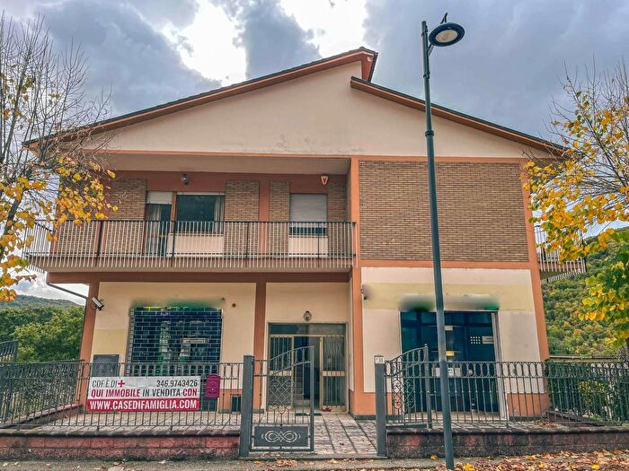 Casa quadrilocale in vendita in Viale Micangeli, Borgorose