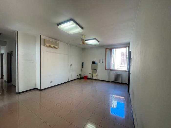 Appartamento con 6 locali in vendita in Via Antonio Frizzi, Centro Storico, Ferrara