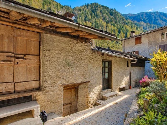 Casa con 6 locali in vendita in Via Monaci, Centro, Branzi