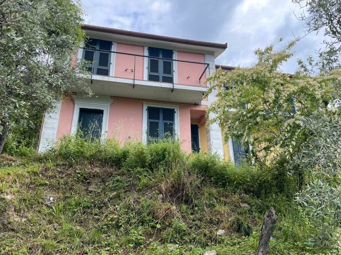 Appartamento con 6 locali in vendita in VIA POSATO, Salto Chiesa, Avegno