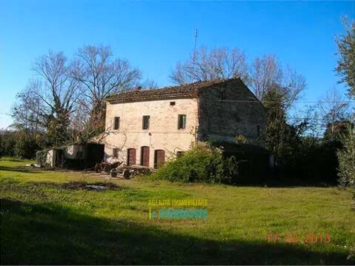 Casa con 6 locali in vendita in Strada Fonte Carrà Nn, Grottazzolina