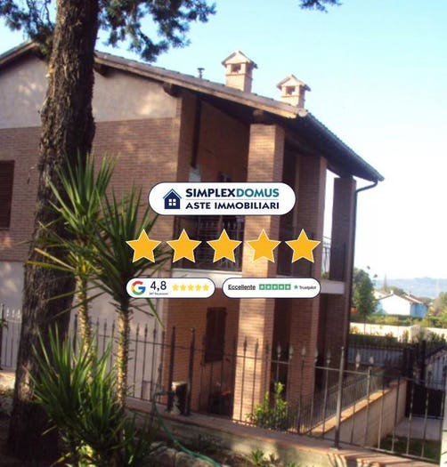 Appartamento con 5 locali in vendita in Via Narni, Trevi
