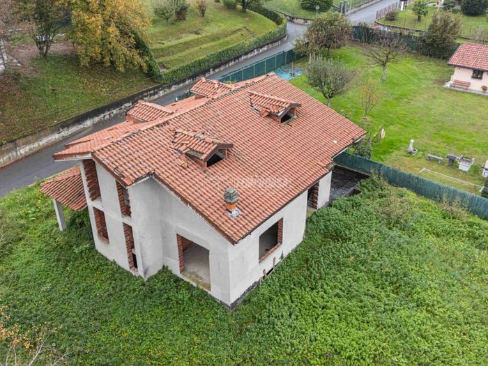 Casa quadrilocale in vendita in Via A Manzoni, Annone di Brianza