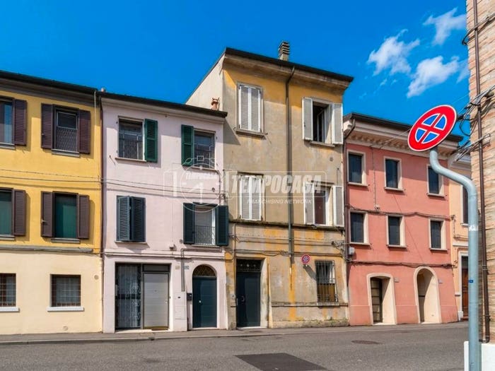 Appartamento bilocale in vendita in Via Ripagrande, Centro Storico, Ferrara