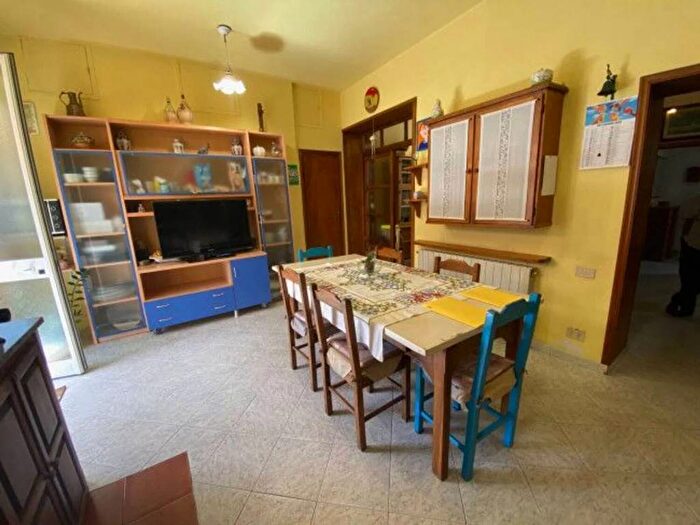 Casa con 6 locali in vendita in Via Indipendenza, Darsena Ex Campo di Aviazione, Viareggio