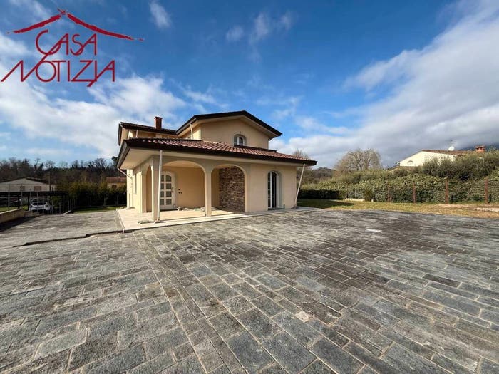 Casa con 6 locali in vendita in strada della lavandara, Gragnano Lappato, Capannori
