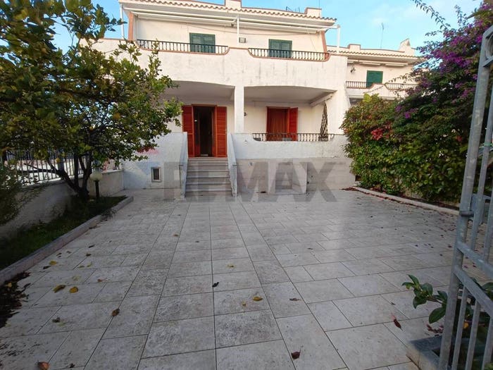 Casa quadrilocale in vendita in Via delle Rose Lido del Sole, Rodi Garganico