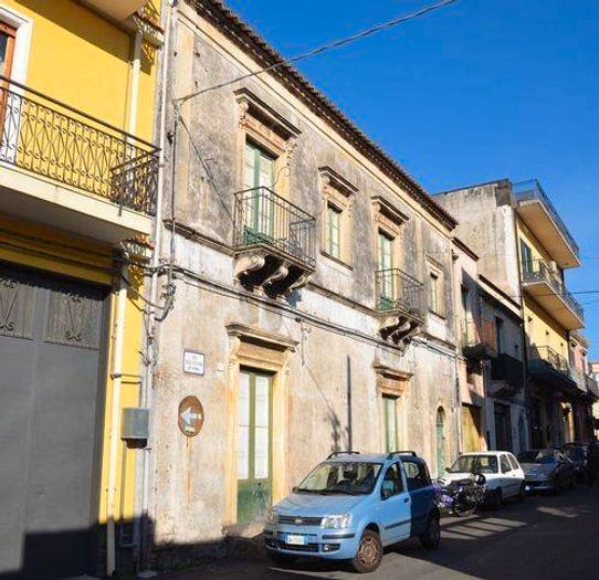 Casa con 6 locali in vendita in Centro, Aci Sant'Antonio