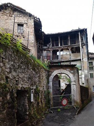 Casa con 6 locali in vendita in Pasturo