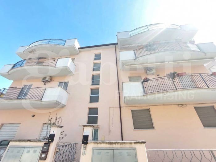 Appartamento quadrilocale in vendita in Via Liguria, Lungomare Marconi, Alba Adriatica