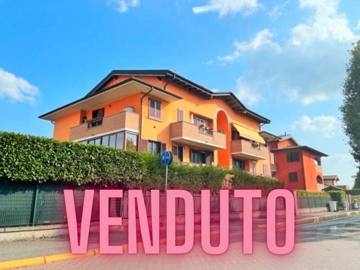 Appartamento trilocale in vendita in Via Libertà, Carpiano