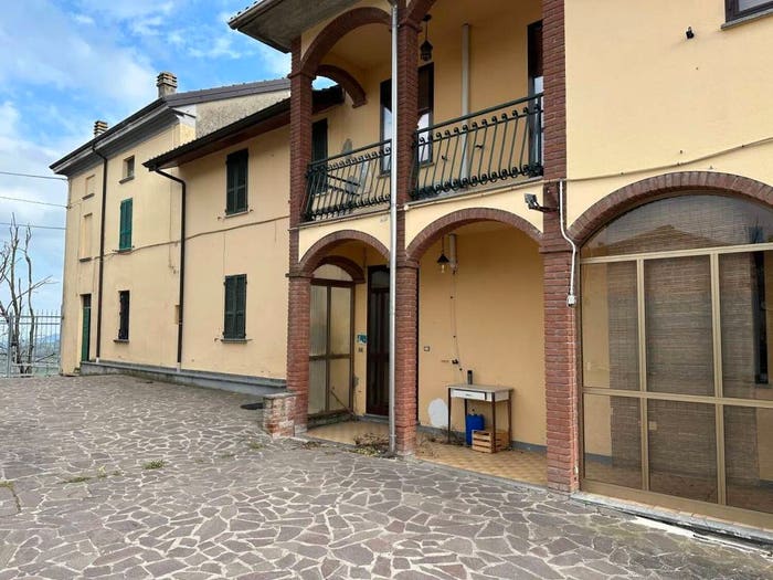 Casa con 6 locali in vendita in Località Genepreto SNC, Alta Val Tidone