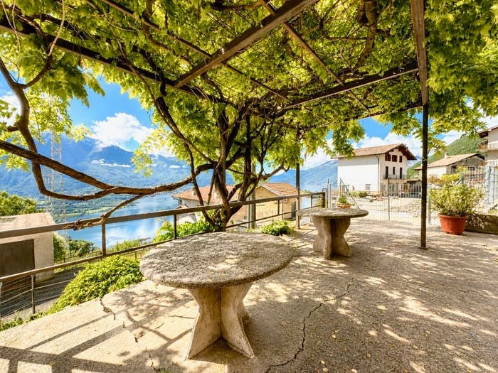 Appartamento quadrilocale in vendita in Strada Provinciale di Montemezzo, Centro, Gera Lario