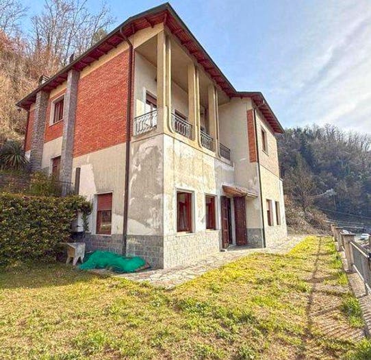 Casa con 6 locali in vendita in Via Poggiolo, Fivizzano