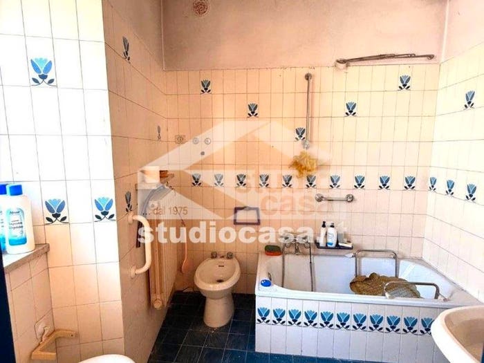 Appartamento con 6 locali in vendita in Piazza Vicariato, Centro, Avio