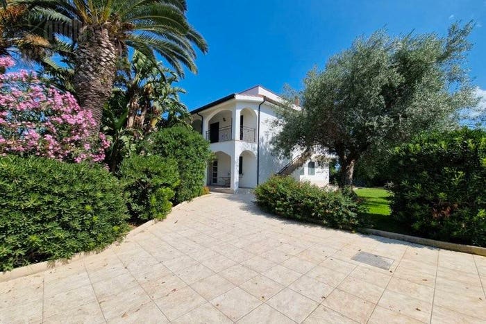 Casa con 6 locali in vendita in Traversa Delle Fornaci, Isola, Siracusa