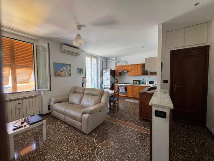 Appartamento trilocale in vendita in Lungotorrente Secca, Bolzaneto, Genova