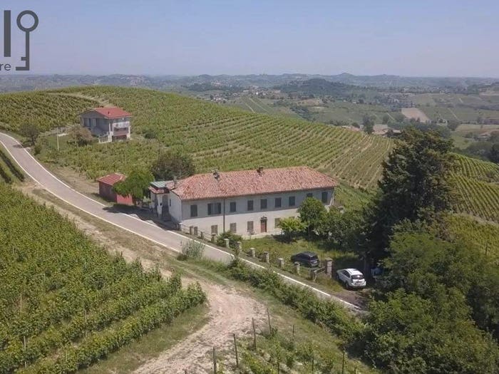 Casa con 6 locali in vendita in frazione ceriole, Canelli