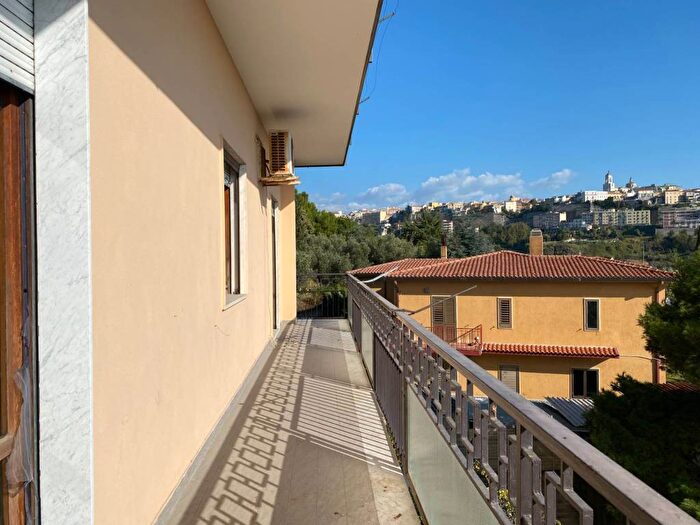 Appartamento con 6 locali in vendita in viale Vincenzo De Filippis, Sant'Antonio De Filippis, Catanzaro
