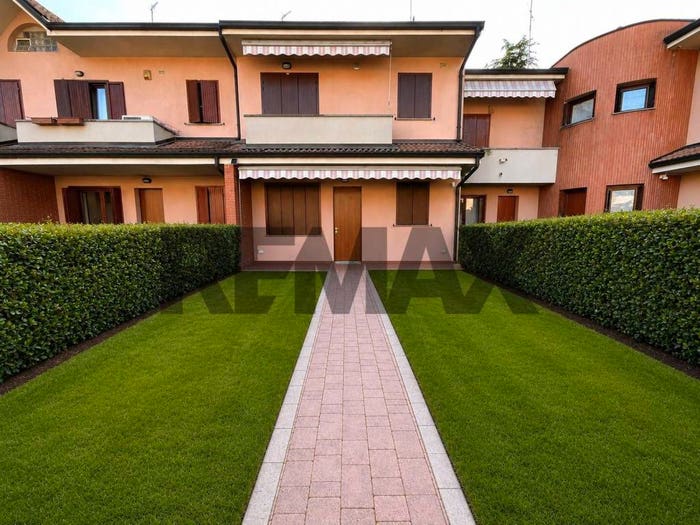 Casa con 5 locali in vendita in Piazza dello Sport, Centro, Arese