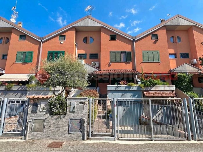 Casa quadrilocale in vendita in via Gandhi, Centro, Pieve Emanuele