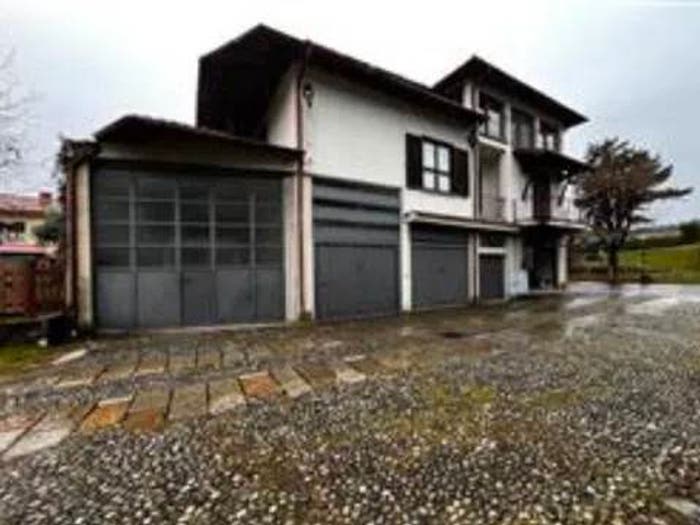 Appartamento quadrilocale in vendita in Via Milano, Albavilla