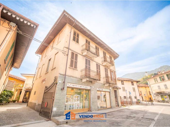 Casa con 6 locali in vendita in Piazza Cesare Battisti, Centro, Revello