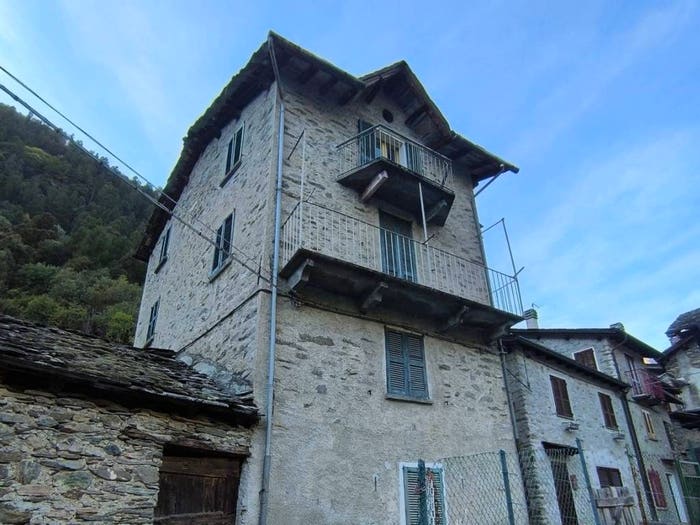Casa con 6 locali in vendita in Via Vassalli, Centro, Torre di Santa Maria
