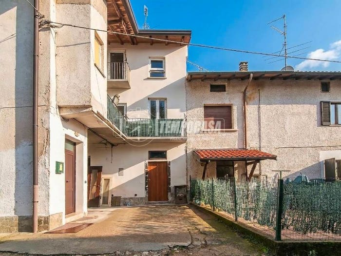 Appartamento trilocale in vendita in Via cadorna, Locate Varesino