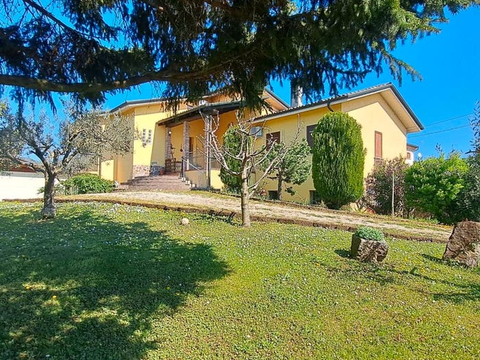 Casa con 6 locali in vendita in Piazza Italia, Centro, Montebello Vicentino