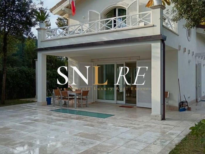 Casa con 6 locali in vendita in Via Cesare Battisti, Centro, Forte dei Marmi