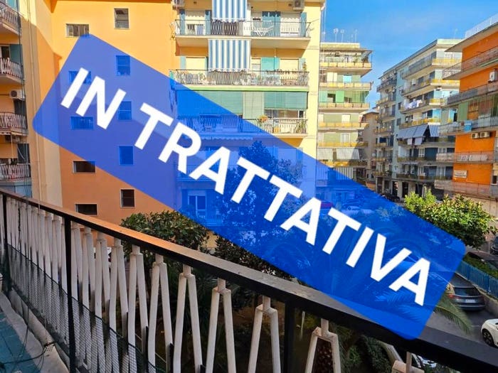Appartamento trilocale in vendita in Via Raffaele Caravaglios, Fuorigrotta, Napoli