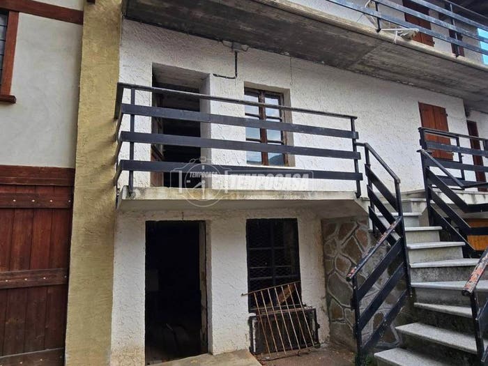 Casa quadrilocale in vendita in Strada Provinciale del Colle del Lys Aires, Viù