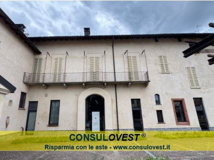 Appartamento con 5 locali in vendita in Piazza Vittoria, Centro, Locate di Triulzi