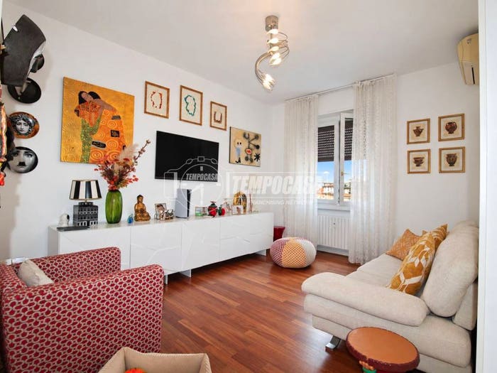 Appartamento trilocale in vendita in Viale Lucania, Corvetto, Milano