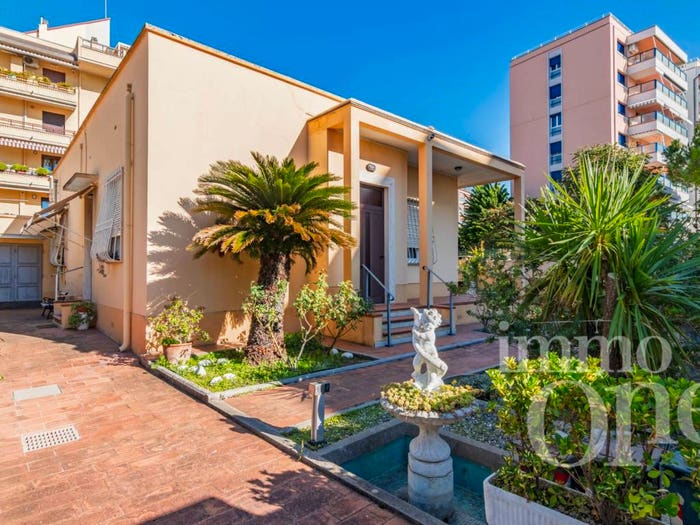 Casa con 6 locali in vendita in VIA GOITO, Goito Montebello, Livorno
