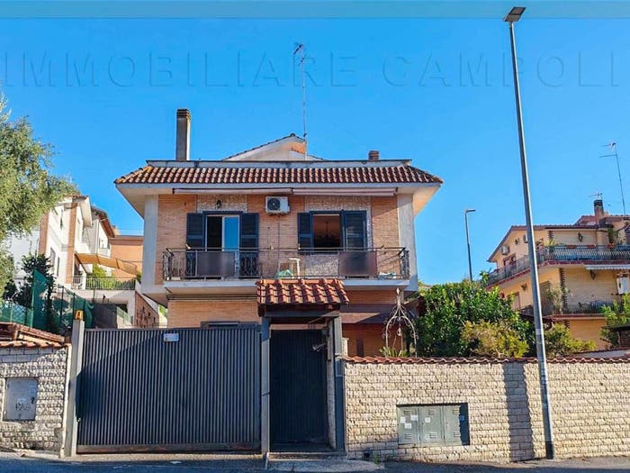 Appartamento quadrilocale in vendita in Via Valloriate, Casalotti, Roma