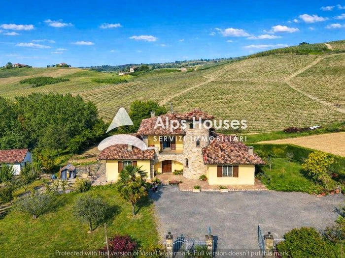 Casa con 6 locali in vendita in Strada Statale di Canelli, Nizza Monferrato
