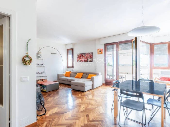 Appartamento con 6 locali in vendita in Via Michelangelo, Centro, Osimo