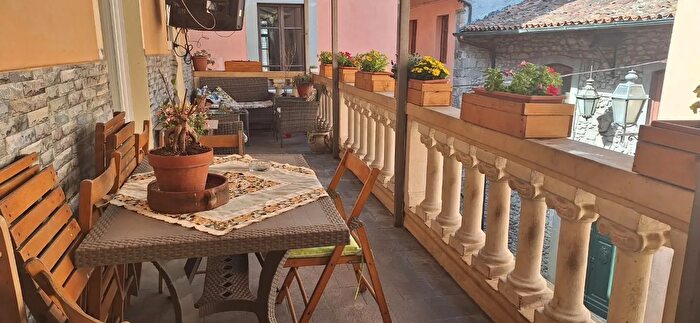 Casa con 8 locali in vendita in Gallicano