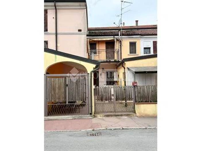 Casa quadrilocale in vendita in Via Aia Madama, Centro, Ostiglia