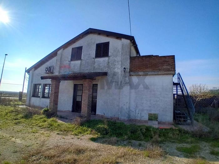Casa con 6 locali in vendita in Strada provinciale Luigia, Lagosanto