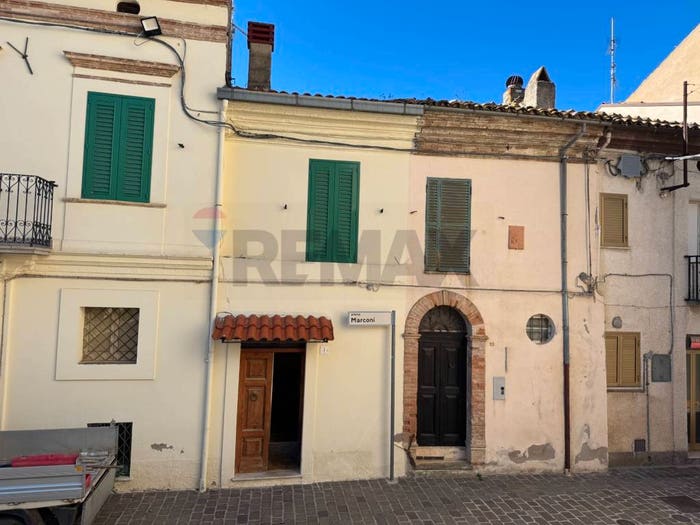 Casa quadrilocale in vendita in Piazza Marconi, Centro, Castel Frentano
