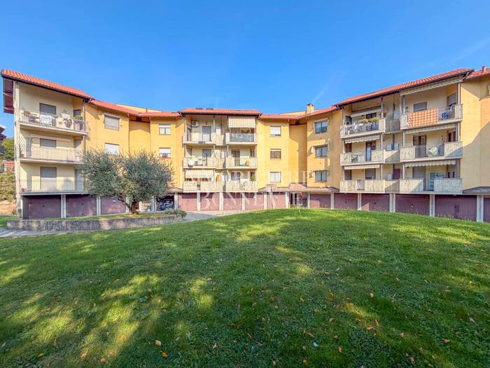 Appartamento trilocale in vendita in Via Novara, Centro, Malnate