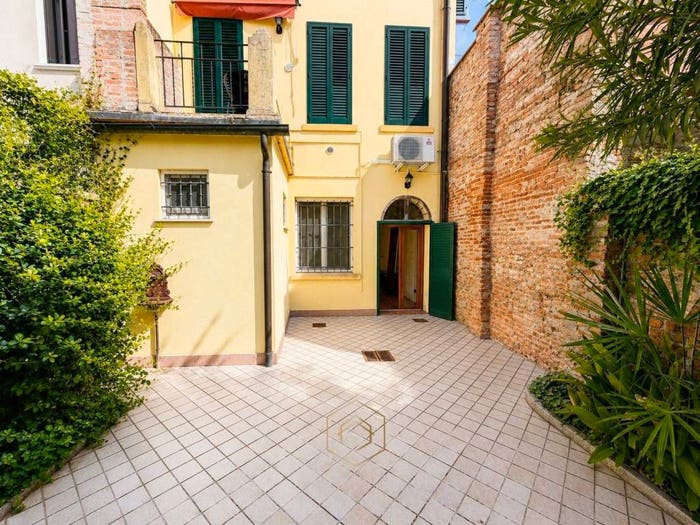 Casa con 6 locali in vendita in Via Bellaria, Centro Storico, Ferrara