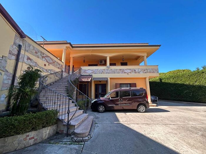 Casa con 6 locali in vendita in Viale Magna Grecia, Fortuna Corvo, Catanzaro
