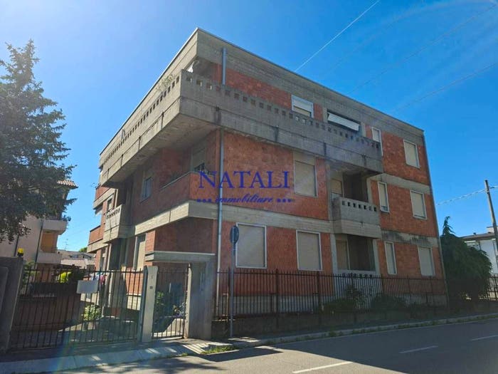 Appartamento trilocale in vendita in Via Monastero, Centro, Cairate